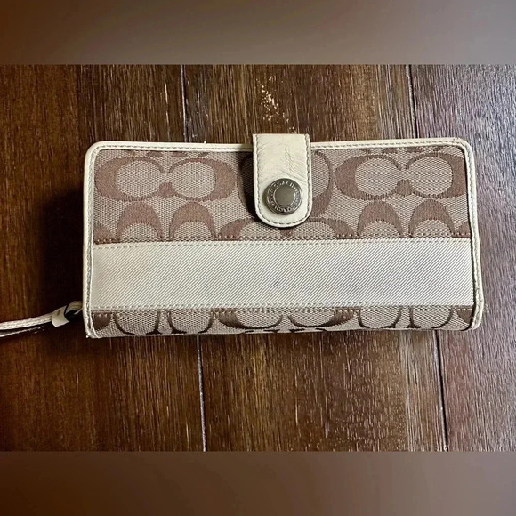 Coach signature logo wallet - Picture 1 of 15